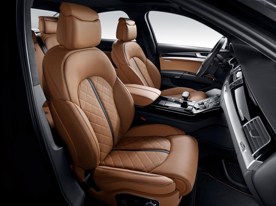 Интерьер Audi A8 Edition 21 (D4) 2015 года  (фото 4 из 8)